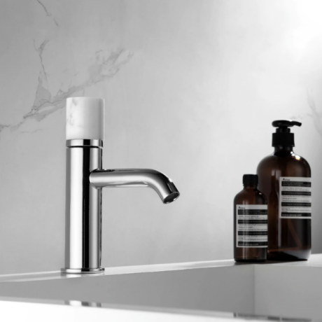 Дизайнерски смесител за мивка Joan Marmo WHITE 24601-424A-MB KARAG (хром и бял мрамор)