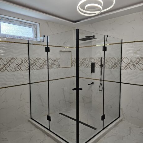 Душ кабина Alpha S по индивидуални размери на панти