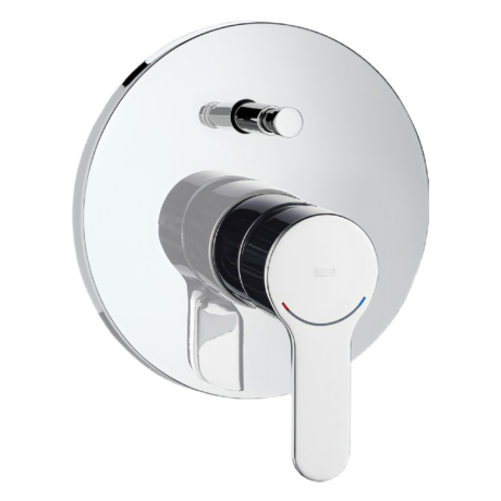 Chrome round faucet dial with red and blue temperature indicators (close-up). An adjustable bathroom water mixer control.