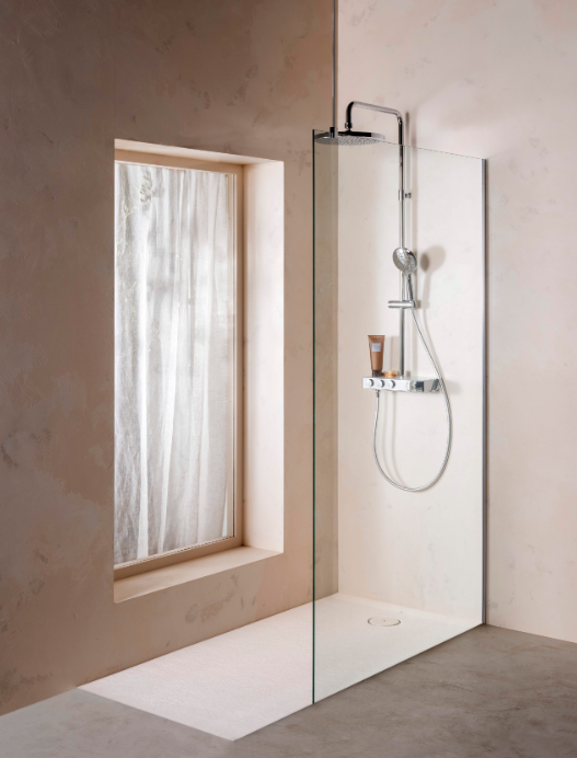 Екранна снимка 2026-07-29 095030 - Мебели за баня и душкабини Modern walk-in shower with a clear glass panel beside a large window in a minimalist bathroom.